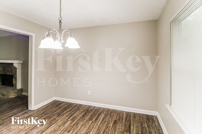 Building Photo - 6719 Timbers E Dr