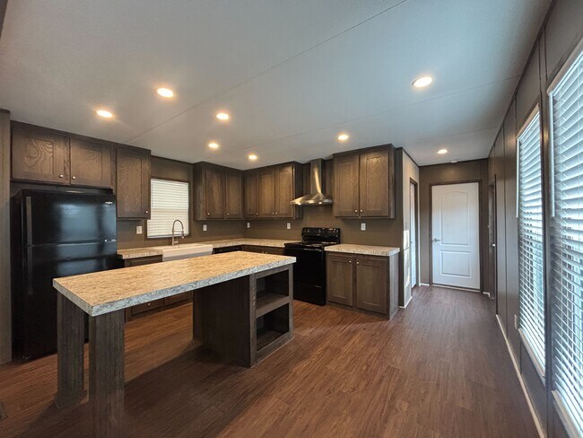 Foto del edificio - 106 E Semands St