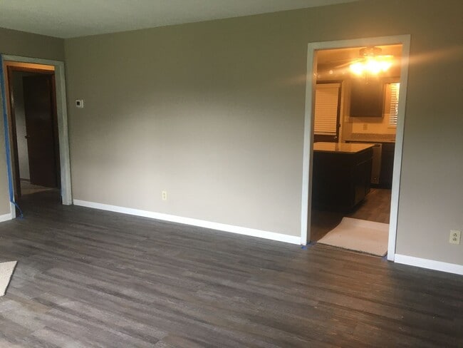 Building Photo - West Knoxville 37909 - 2 bedroom, 1 bath d...