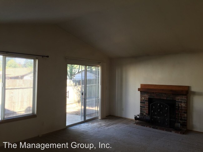 Building Photo - 2820 NE 84th St
