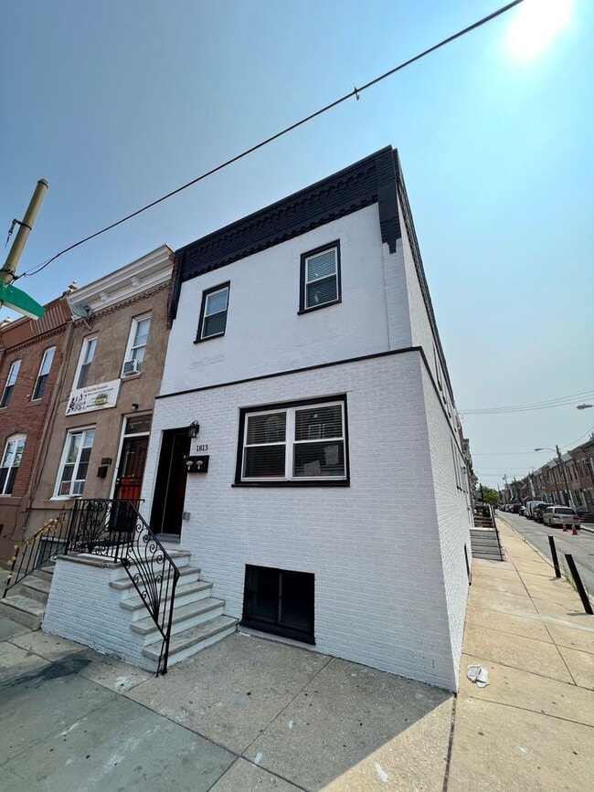 Building Photo - Newly Renovated 2-Bedroom Apartment in Sou...