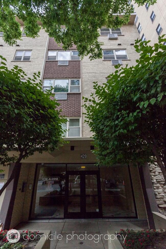 Building Photo - 420 W Aldine Ave