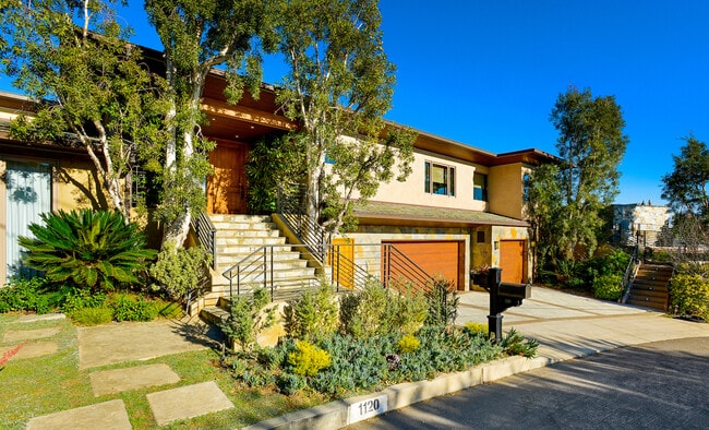 Building Photo - 1120 El Medio Ave