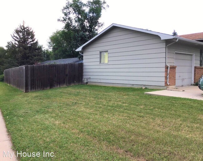 Building Photo - 3 br, 2 bath House - 1300 Shamrock St