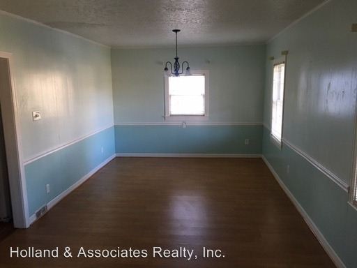 Building Photo - 231 Country Club Dr