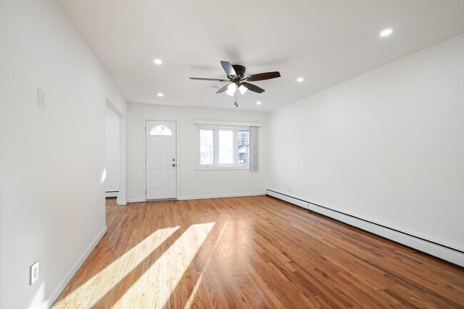 Foto del edificio - 140 Hopkins Ave