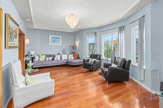 Building Photo - 548 25th Ave