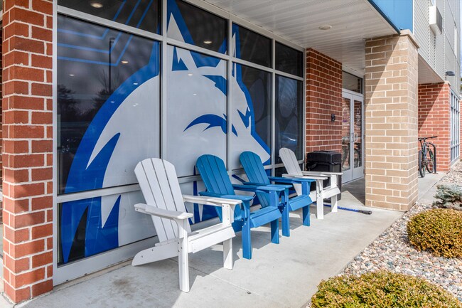 Suites Timberwolf - Timberwolf Suites Student Apartments