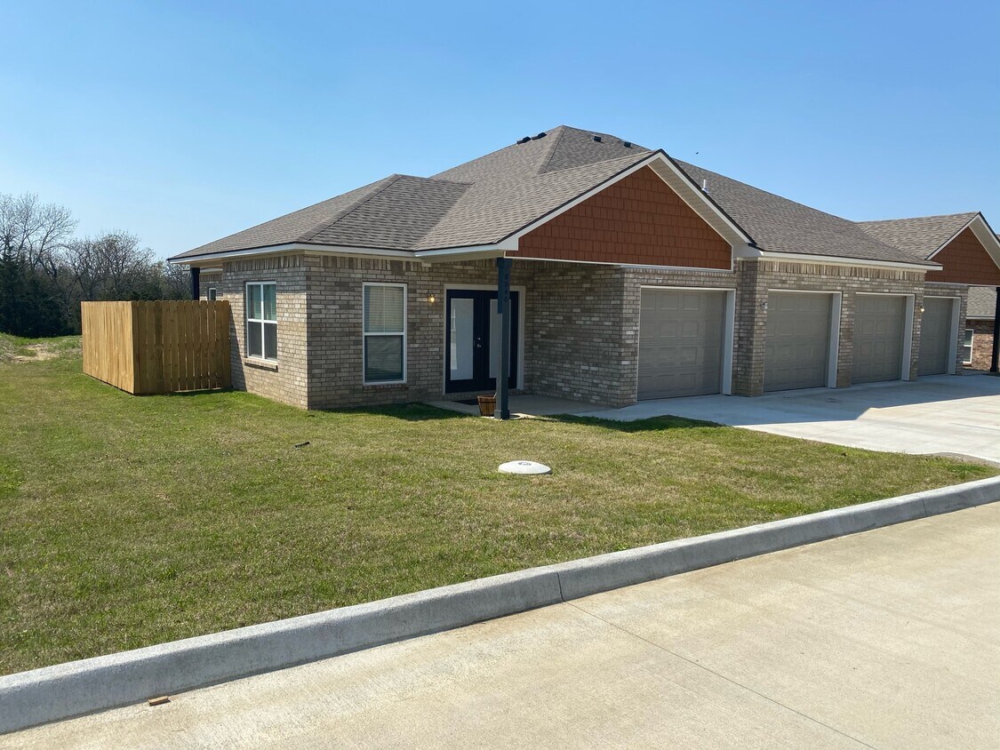 8046 Massard Rd, Fort Smith, AR 72916 Townhome Rentals in Fort Smith AR