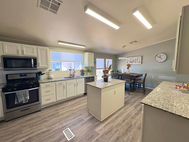 Building Photo - 511 Dayton Cir