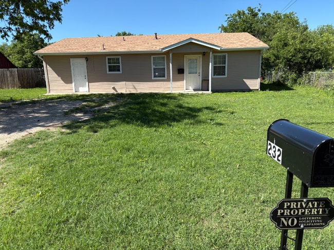 Building Photo - 232 W 6th St