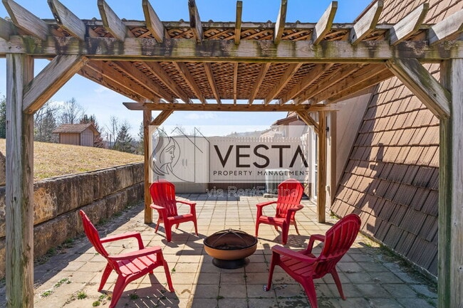 Foto del edificio - 588 Ray Hill Rd