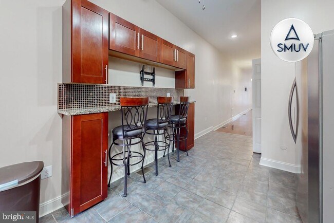 Foto del edificio - 2225 Brookfield Ave