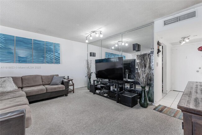 Building Photo - 5838 Collins Ave