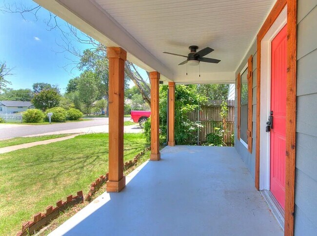 Foto del edificio - Fully Remolded 2bed/2bath with a Versatile...