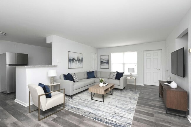 Living Area - Longshore Apartments