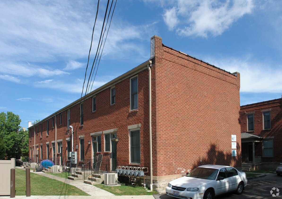 Primary Photo - 449-459 Helen Ct