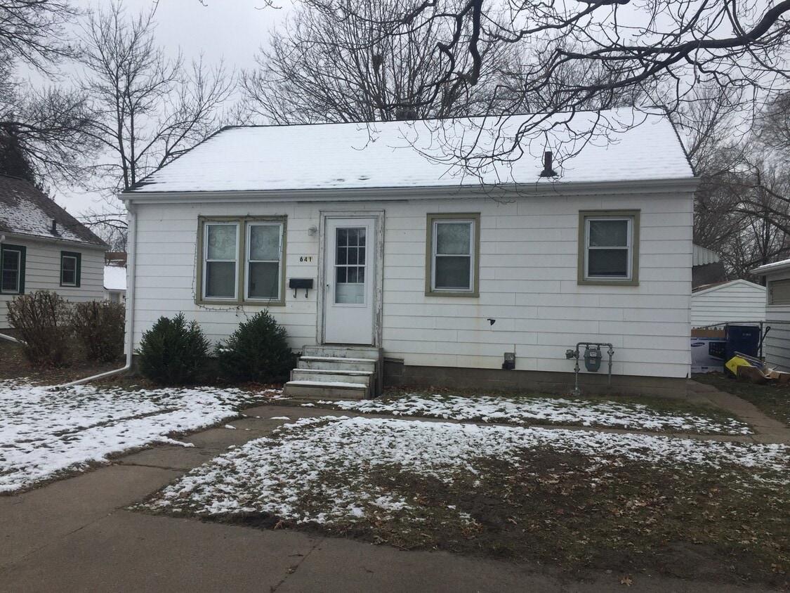 Primary Photo - 641 Newton St