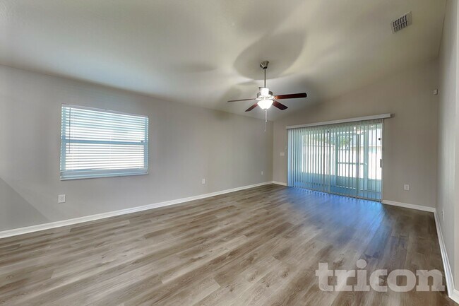 Foto del edificio - 921 Kingfisher Dr