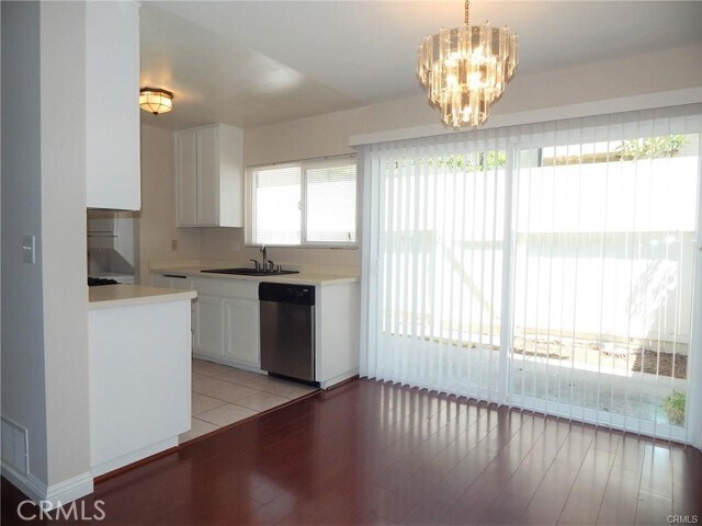Foto del edificio - 17625 Newland St