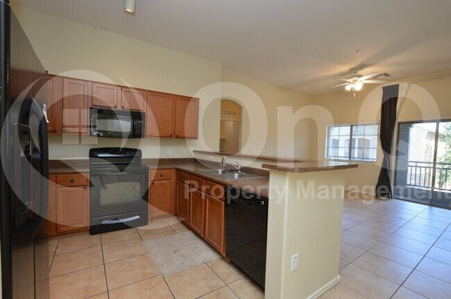 Foto del edificio - 1350 S Greenfield Rd