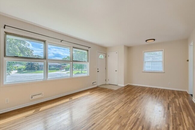 Foto del edificio - 5206 Paul Drive, Brooklyn Center, MN, 55429