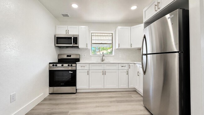 Foto del edificio - 528 E Lakewood Rd