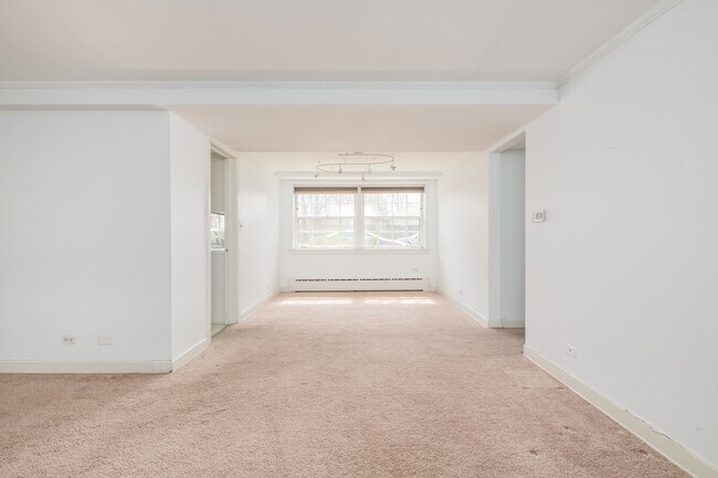 Building Photo - 1404 Hinman Ave