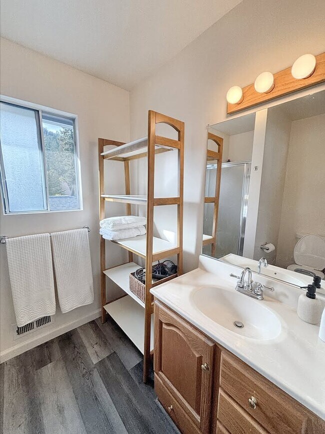 Foto del edificio - 17408 River Ln