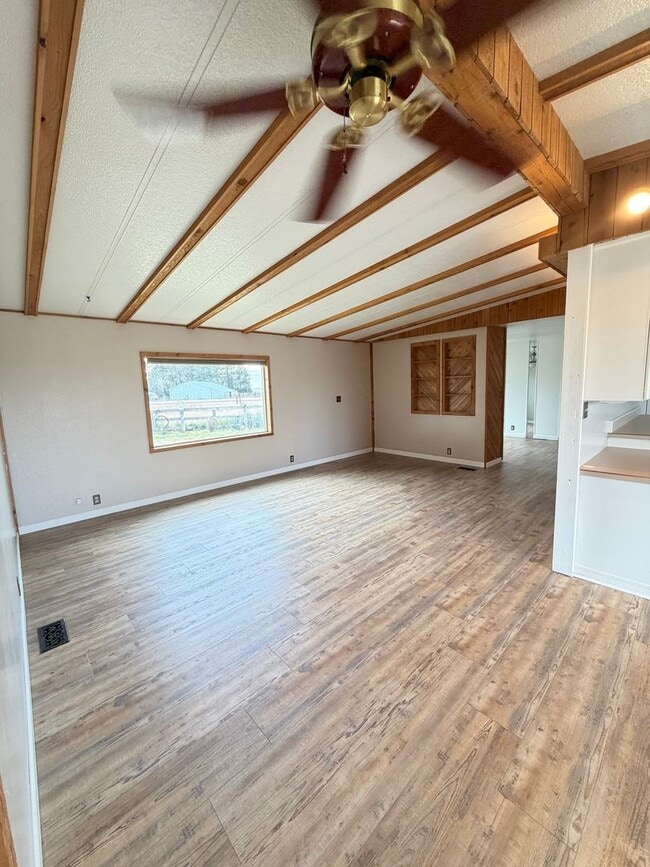 Building Photo - 13324 Rd 5 SE