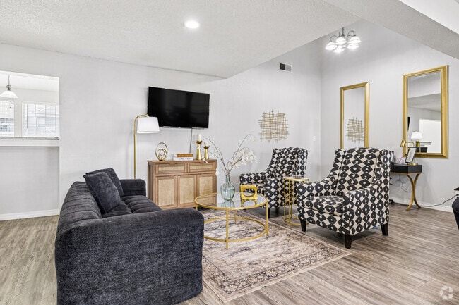 Lobby Photo - Huntington Hollow Apartments