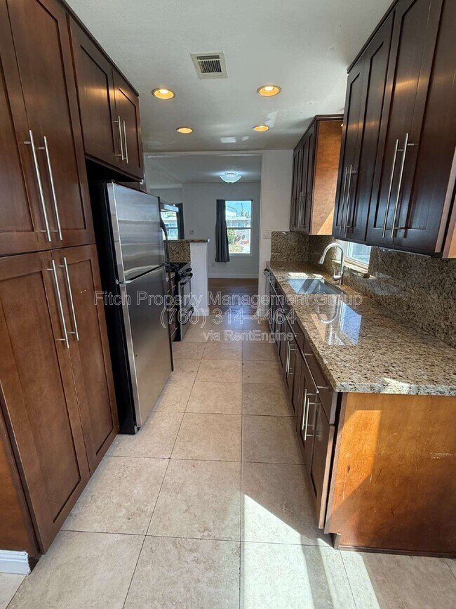Foto del edificio - 6241 Stewart St