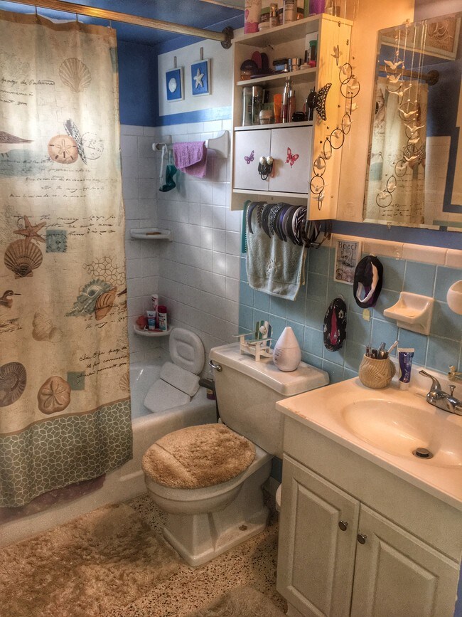 Interior Photo - 11095 1st St E