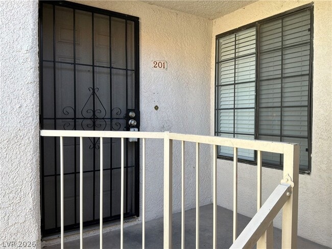 Building Photo - 2635 S Durango Dr