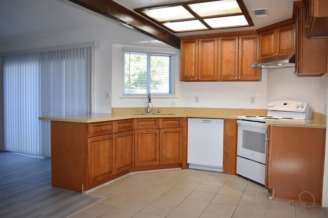 Foto del edificio - 5639 Clark Ave