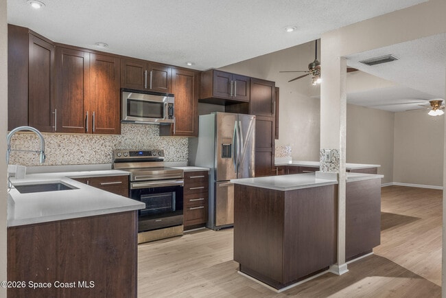 Foto del edificio - 405 Hawthorne Ct