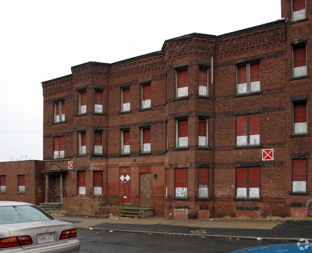 Building Photo - 290-294 Chestnut St