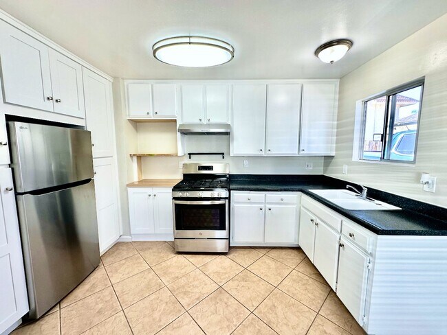 Foto del edificio - FOR RENT - 2 Br/1Ba 900 SF Cozy Single Sto...