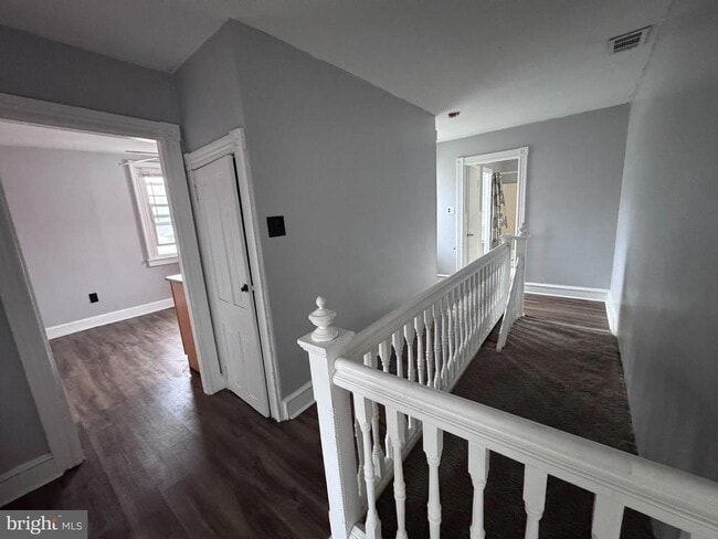 Building Photo - 25 E Main St