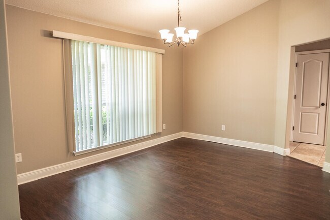 Foto del edificio - 211 Foxchase Way