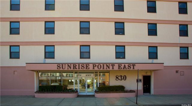 Foto del edificio - 830 Shore Rd