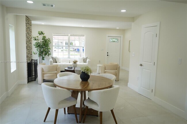 Foto del edificio - 6236 SW 11th St