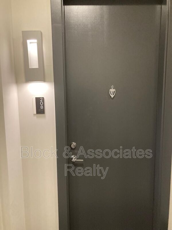 Foto del edificio - 2441 Campus Shore Dr
