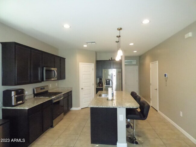 Building Photo - 16550 W Samantha Way
