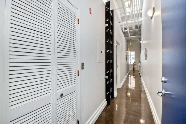 Foto del edificio - 950 Sixth Ave