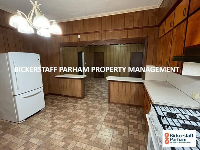 Foto del edificio - Discover the charm, comfort, and serenity of this beautiful Bibb City home