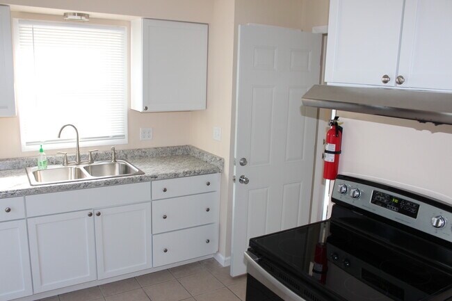 Kitchen - 4109 Marquette Dr