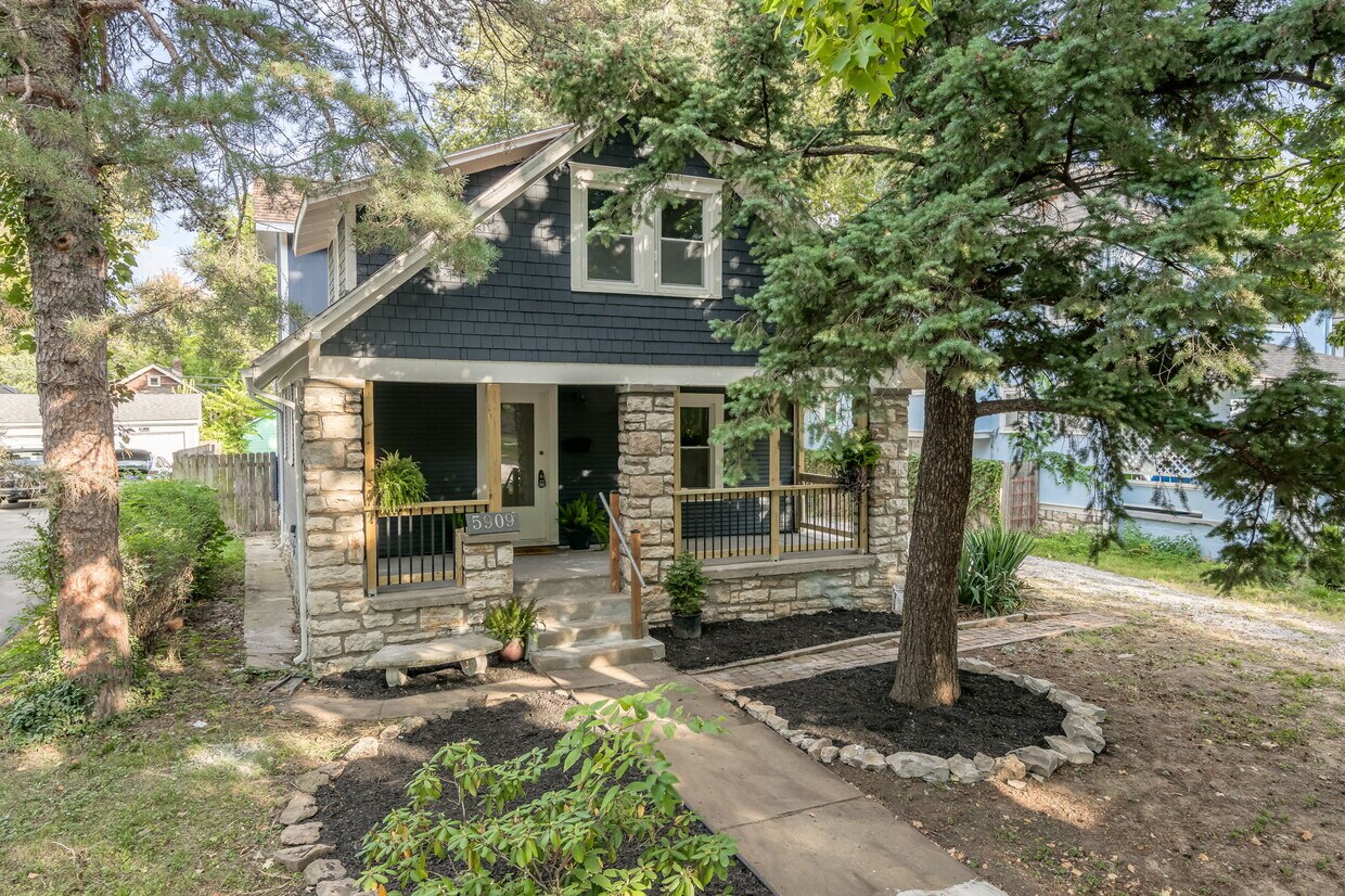 Primary Photo - 5909 Holmes St