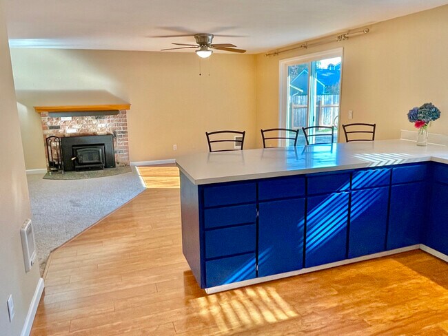 Foto del edificio - 1145 SW Leschi Dr