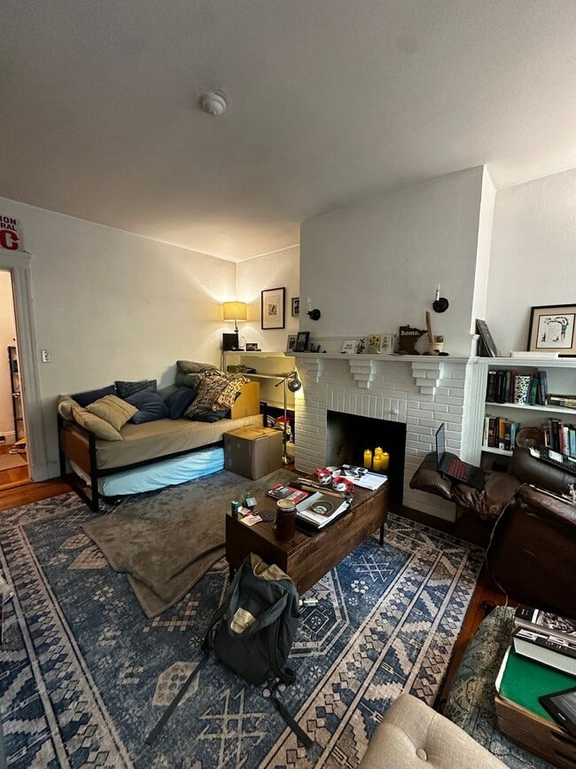 Building Photo - Charming 1-Bedroom Apartment Near Harvard ...
